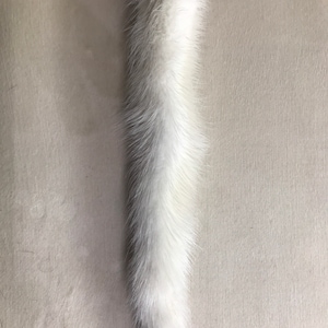 Chaveiro com cauda de vison branco natural