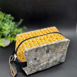 Fenja Bag Golden Geometry – Projecttas, breitas en knutseltas – Handgemaakt voor creatieve geesten