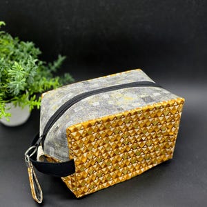 Fenja Bag Golden Geo – Projecttas, breitas en knutseltas – Handgemaakt voor creatieve geesten