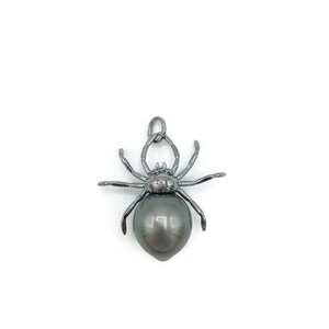 Petronilla Spider Emerald South Sea Pearl Gold 18 Karat Pendant or Necklace