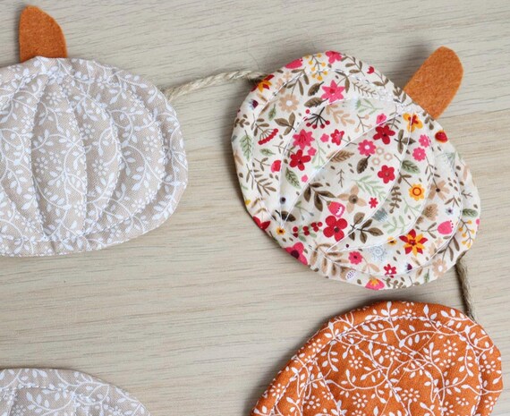 pumpkin bunting, pumpkin garland, fall garland, autumn bunting, cottage core fall decor, Halloween bunting, thanksgiving garland
