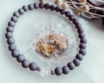 Bracciale di perle con iniziale, bracciale con iniziale, bracciale personalizzato