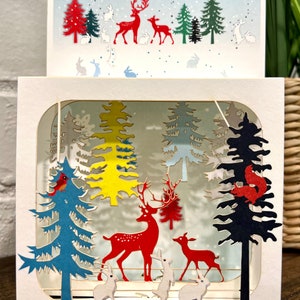 Carte de voeux de Noël chevreuil et lapin dans la forêt, boîte magique découpée au laser