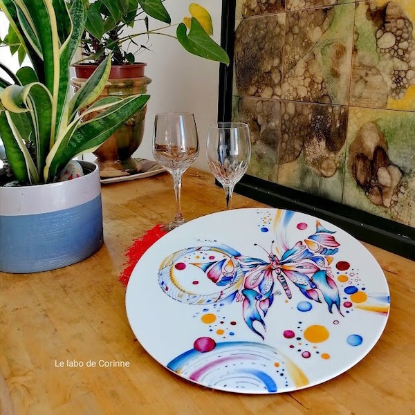 Plat à tarte, de service, rond, porcelaine, décor papillon coloré, peint à la main, unique, artisanat Français de luxe