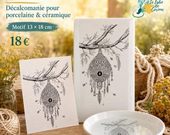 Porzellan-Dekoration – Makramee-Bienenstock und Bienen – Originaldesign 13 × 18 cm – Corinne's Lab