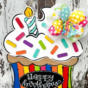 Happy Birthday Door Hanger, Birthday Cupcake Sign, Cupcake Door Hanger, Birthday Cake Decor, Birthday Party Sign, Birthday Wreath