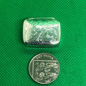 Vintage Sterling Silver Engraved Lid Rectangular Pill box