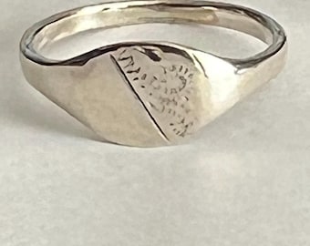 Anillo de sello tipo cojín grabado en plata de ley 925 para mujeres y niños (tallas pequeñas).