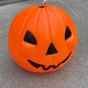 Vintage Plastic Halloween Fall Decor Pumpkin Jack o Lantern JOL Light Up Lamp Blow Mold with Cord