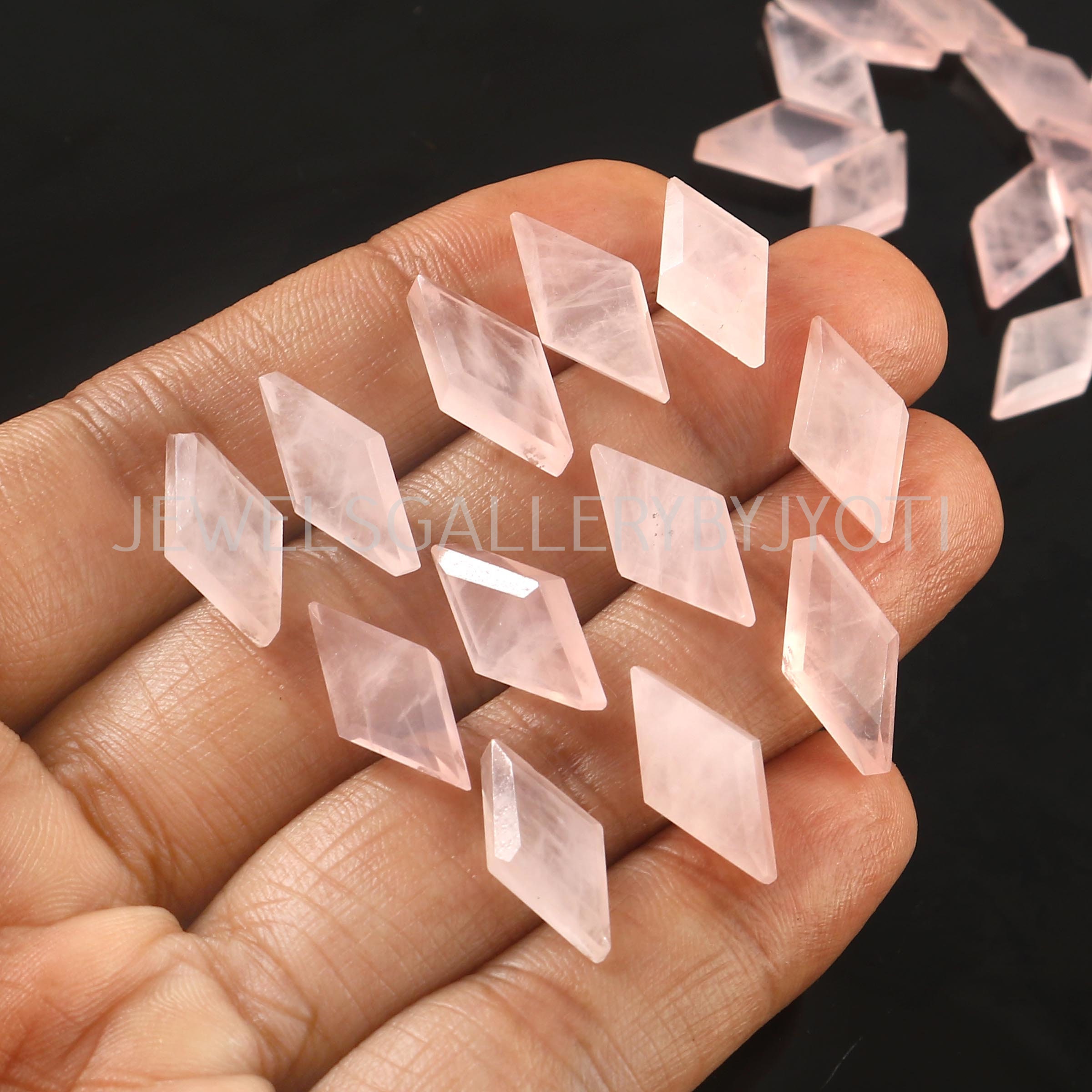 ローズクォーツファセットダイヤモンドシェイプブリオレット、ローズ