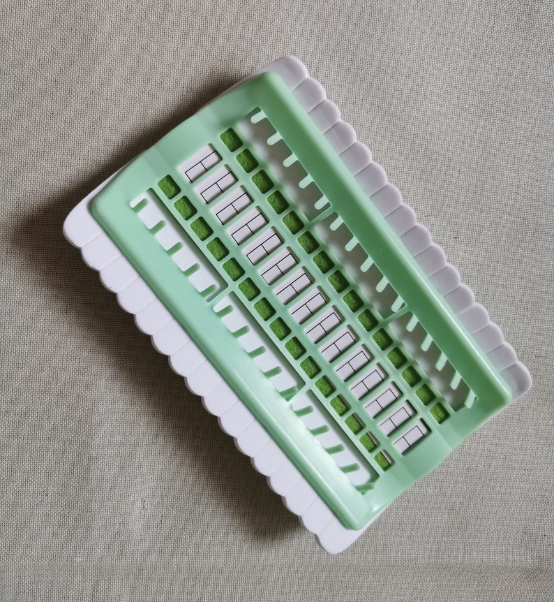 Floss Organizer Cross Stitch Kit Embroidery Thread Project Card 30 Positions Sewing Needle Pins Holder Craft Tools Accessory Light green