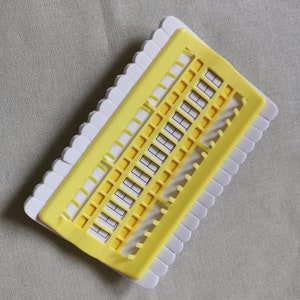 Floss Organizer Cross Stitch Kit Embroidery Thread Project Card 30 Positions Sewing Needle Pins Holder Craft Tools Accessory Yellow