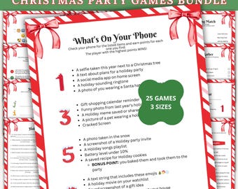 Puede incluir: Un paquete de juegos imprimibles para fiestas de Navidad que incluye una hoja de juego What's On Your Phone. El documento tiene un borde a rayas rojas y blancas de bastón de caramelo con lazos rojos en las esquinas y una insignia verde 25 GAMES 3 SIZES.