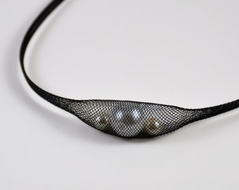 Sophia Mesh Tube Pearl Necklace - Three Pearls