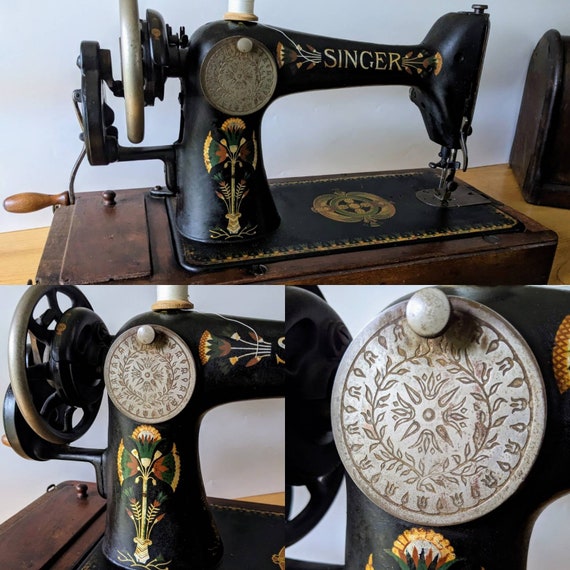 Bellissima macchina da cucire Singer antica del 1917 modello 66K con  disegno loto, istruzioni originali, accessori in latta da collezione e  custodia in rovere -  Italia