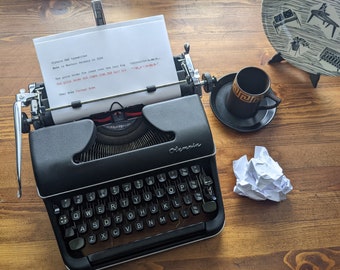 Excellent Olympia SM 2 Typewriter in matte black and chrome, in working order made in Western Germany in 1954