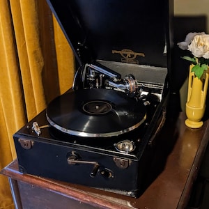 1930s Columbia Gramophone, Wind up Viva-tonal Grafonola Model No