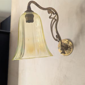 Art Nouveau brass wall light, hinged sconce with vaseline glass shade