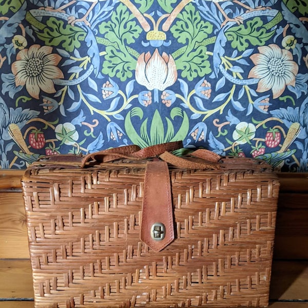 Vintage midcentury wicker boho Spanish handbag with leather straps and details