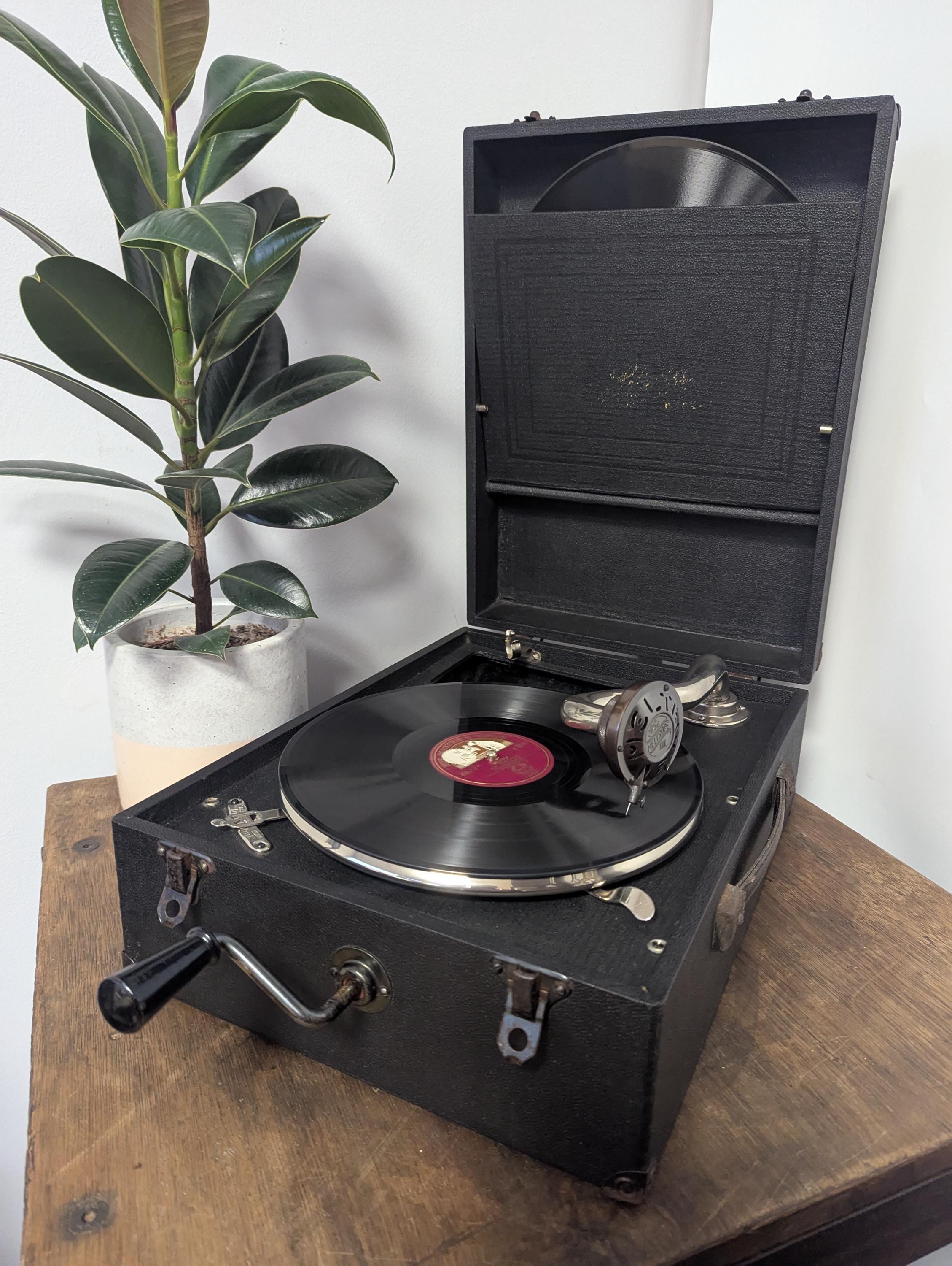 HMV-102 ポータブル蓄音機 グリーン（パラゴン P-115 | 日本蓄音器 