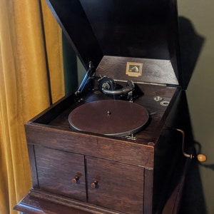 109 TalkingM HMV Brand, His Masters Voice, The Gramophone
