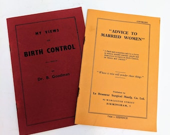 Zwei Kuriosum-Broschüren aus den 1950er Jahren über 'Meine Ansichten zur Geburtenkontrolle' und 'Ratschläge für verheiratete Frauen'