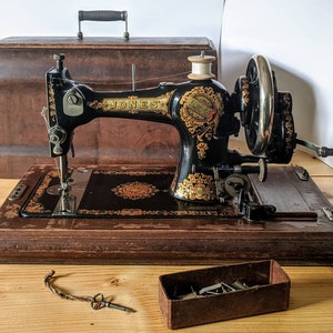 Jones Hand Sewing Machine; Jones; 1940s; ART1101-AC51