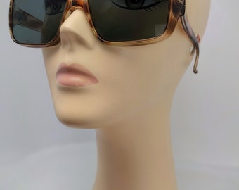 Große Vintage-Sonnenbrille für Damen
