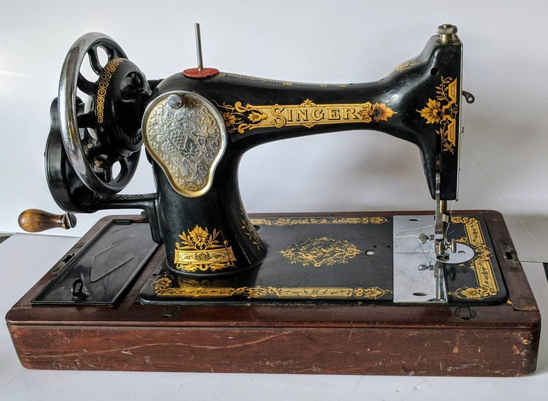 28k Singer Sewing Machine made in 1937 with fold down table | Etsy