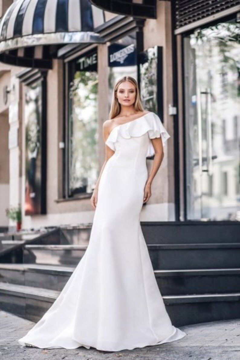 Classic Beach Wedding Dresses