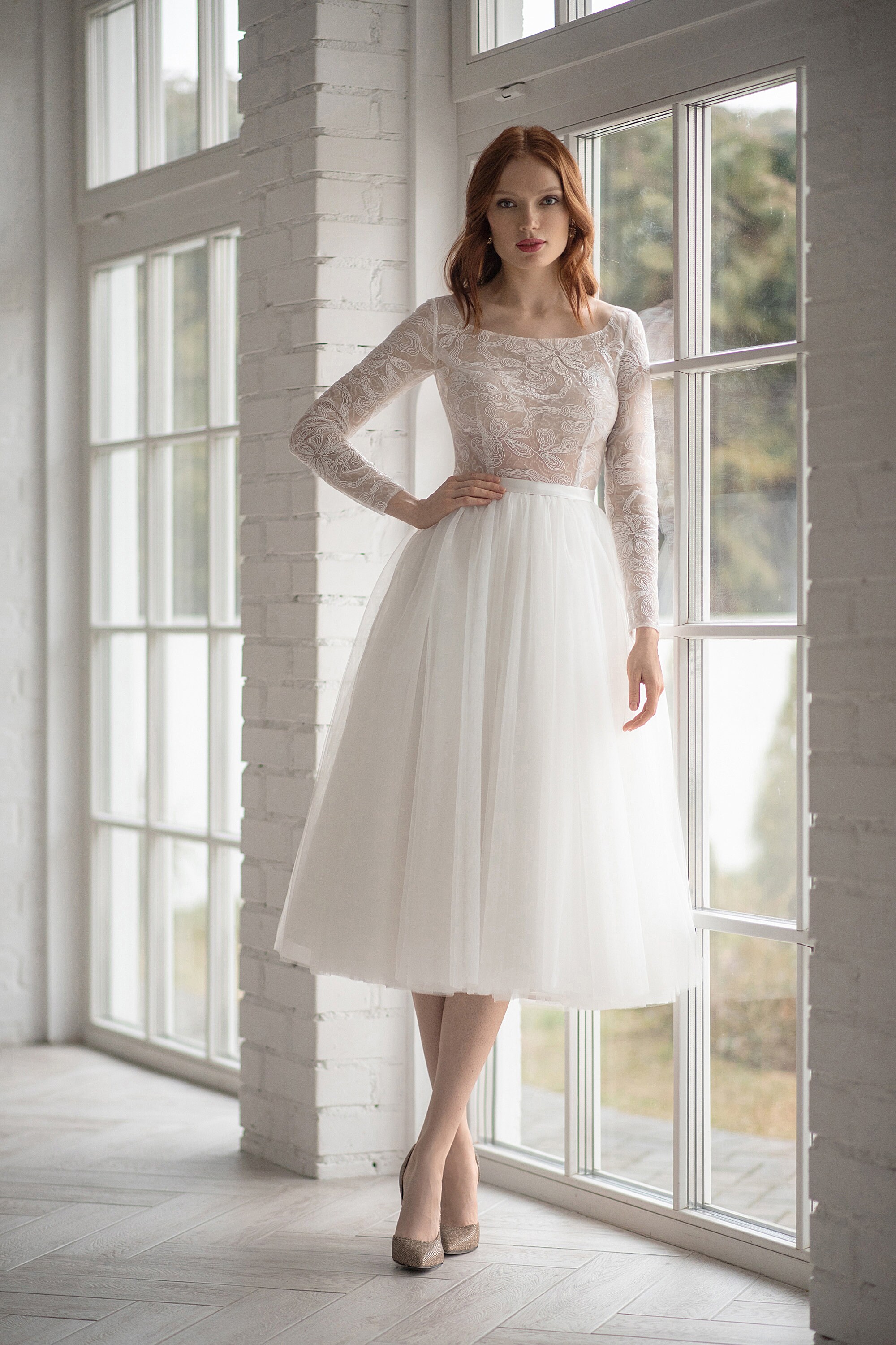 elegant short/mini wedding dresses with lace