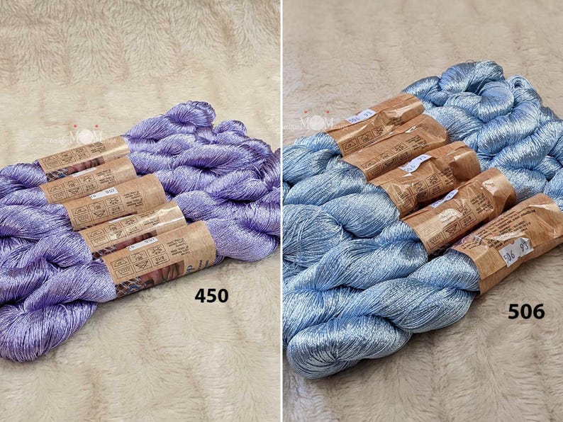 以下が含まれることがあります： ラベンダーとライトブルーの2つのメタリック刺繍糸の束。束には450と506の番号が付けられています。