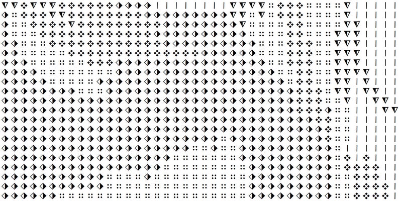 Op de afbeelding: Een zwart-wit geometrisch patroon met verschillende vormen, waaronder ruiten, vierkanten en driehoeken. Het patroon wordt herhaald over de hele afbeelding.