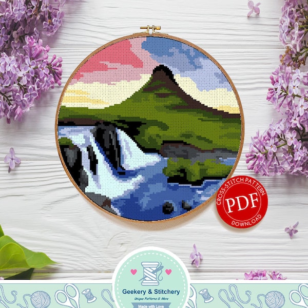 Könnte beinhalten: Ein Kreuzstichmuster einer Berglandschaft mit einem Wasserfall. Das Muster ist in einem runden Reifen und ist von Blumen umgeben. Der Text "Cross-Stitch Pattern PDF Download" befindet sich auf einem roten Kreis.