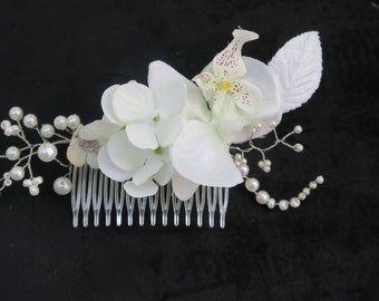 Bridal hair comb / HANDMADE in UK with silk flowers & pearls /bridesmaid gift / prom hair accessory / flower girl hair accessory /gift boxed