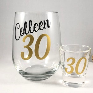 30e verjaardag wijnglas/borrelglas/30e verjaardag cadeau/Proost voor 30/cadeau voor haar/Af 30e/Dirty 30/Gepersonaliseerde 30e verjaardag glas