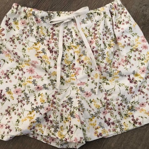 Wild Flower Flannel Pajama Shorts. Available in sizes XS_XXL with adjustable waist.