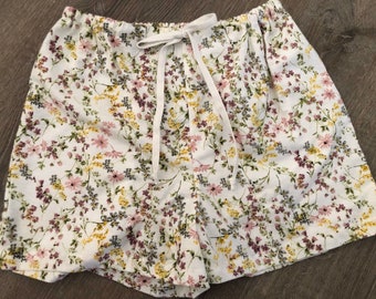 Wild Flower Flannel Pajama Shorts. Available in sizes XS_XXL with adjustable waist.