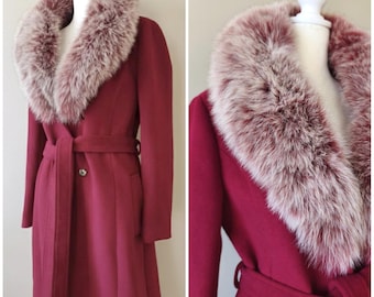 Abrigo largo vintage de piel de zorro auténtica con cuello desmontable, de lana de lujo, estilo glamuroso - Gabardina llamativa color vino - Cinturón - ESCALIER - Mob Wife - Talla 8 / M / Mediana