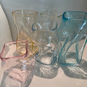 Glass cup, square and twisted