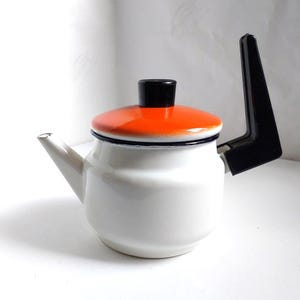 Vintage Enamel Teapot with Lid – Small White Enamel Jug – Retro 1980s Kitchen Decor – Ukrainian Cottage Teapot – Shabby Chic Home Decor