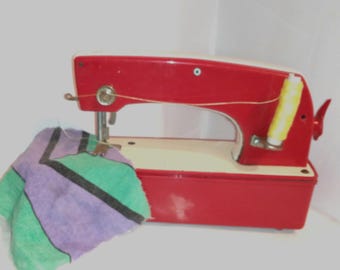 Vintage Red Toy Sewing Machine – Ukrainian MSHDM Decor