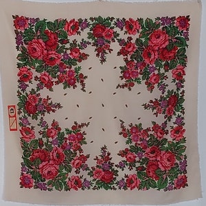 Vintage Woolen Floral Scarf: Kyiv &#39;TROYANDA&#39; Design, 1984 Label