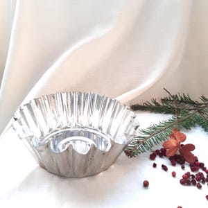 Big Form for cake, Vintage Kitchen Tool, Bakeware pan,cupcake maker, Metal Form-1990