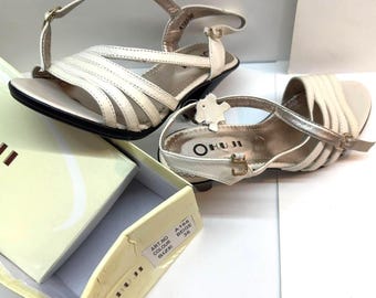 Vintage Y2K Beige Leather Heeled Sandals: EU 36 / US 5.5
