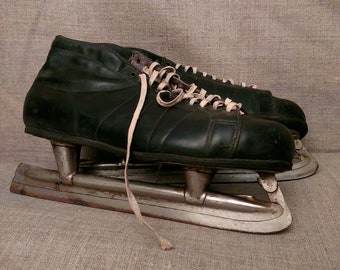 Vintage Black Leather Men's Ice Hockey Skates, size 44 - Authentic 1960s USSR Collectibles for Sports Decor and Enthusiasts