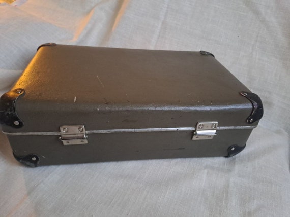 Soviet-era medium-sized suitcase (1960s) - hard c… - image 4