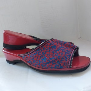 Klassieke vintage Oekraïense damespantoffels uit de jaren 70 - rood en blauw met lakhaken, maat 9,5