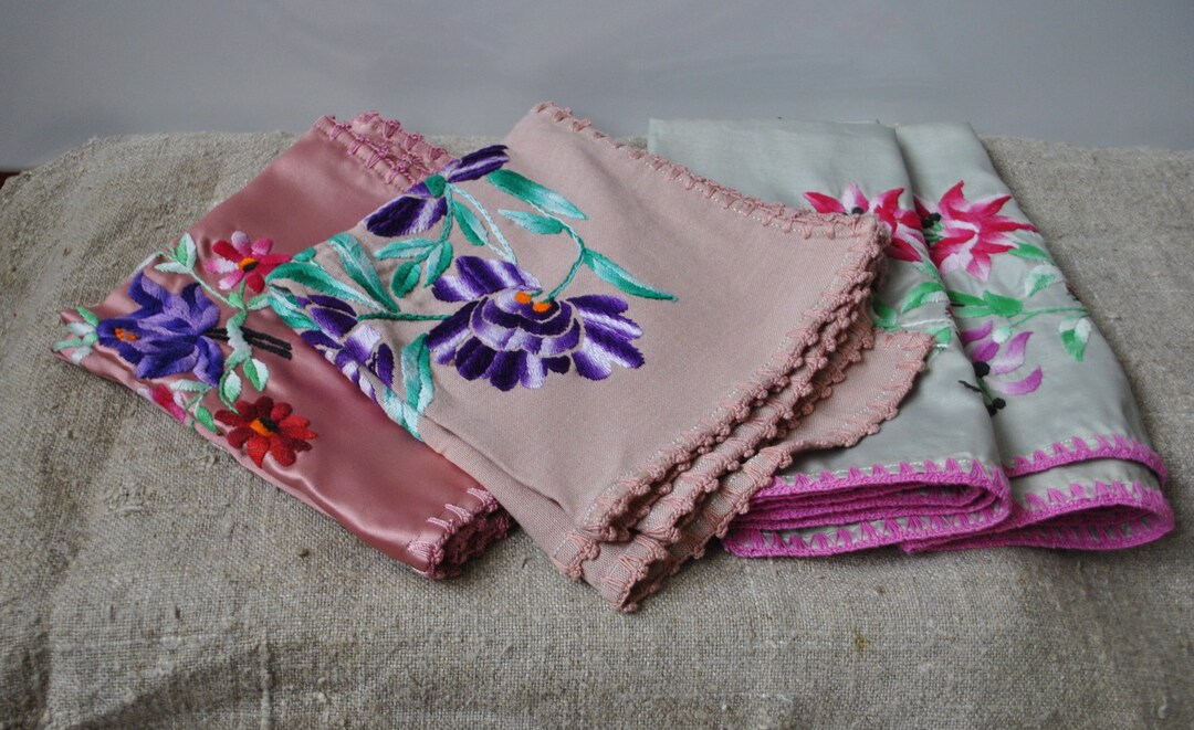 Set de 2 Serviettes Brodées - Change Bébé -Hello Kitty - Matière Eponge Absorbante - 100% coton