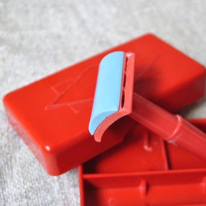 T-Shaving Razor Shaver plastic Safe СССР in box  1960s